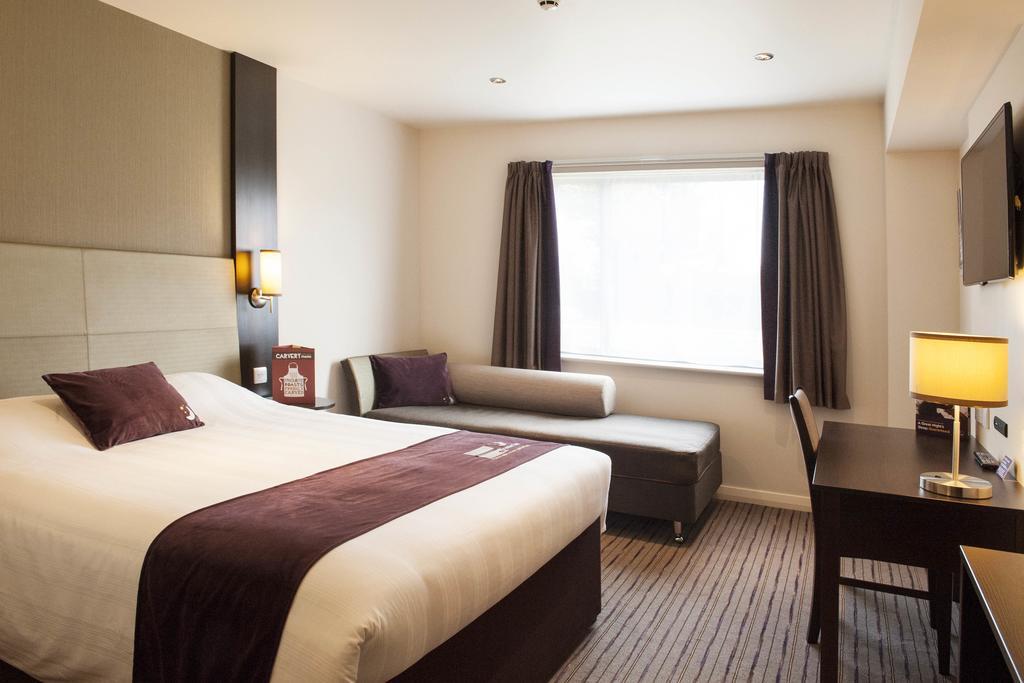 Premier Inn Southampton West Ower Номер фото