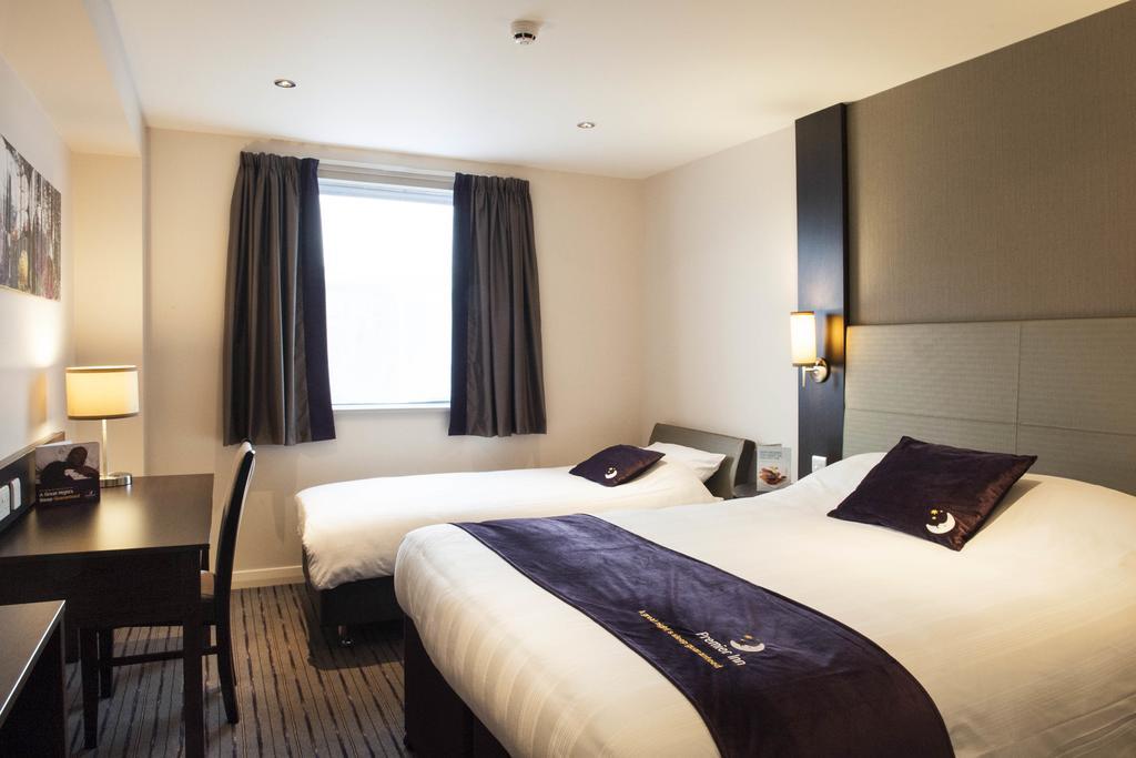 Premier Inn Southampton West Ower Номер фото